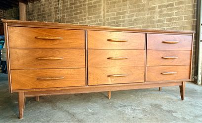 Bassett Sculptique Mid-Century Modern Walnut Dresser & Nightstand