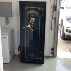 Liberty Safe  - Gold Package With Three Point Handel