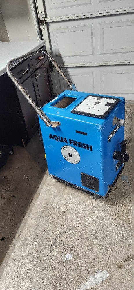 Car wash vacuum sprayer