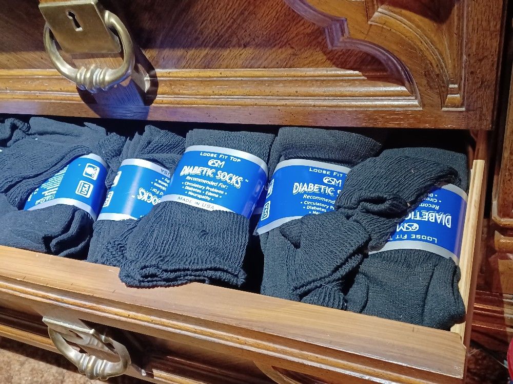 Diabetic sock, 13 to 15 size.\nFifteen twenty pair