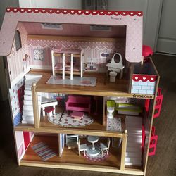 Dollhouse with accessories