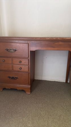 🪵 Vintage Wooden Dresser / Chest – Classic Style