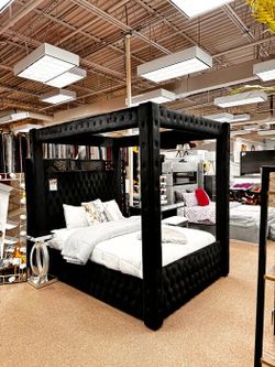🛏️ Brand New Canopy Bed Frame – Still in Box