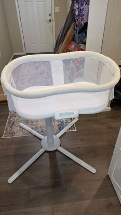 Halo vibration and music bedside Bassinet