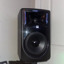 Studio Monitors With Apollo Solo !