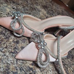 Mach and Mach size 7 satin heels