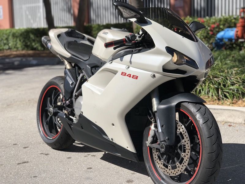 Ducati 848