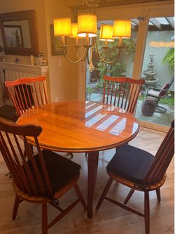 Dining Table w/4 Chairs