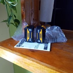 DeWalt. 20 V. Batteries. 3.0 A H. Lithium