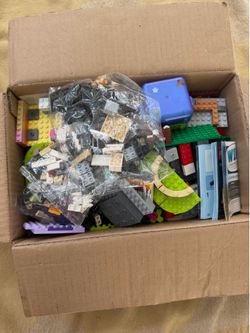 lego lot! with minifigures!