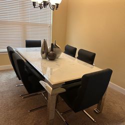 Dinning Table With Chairs