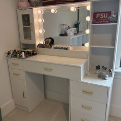 PRICE REDUCED Used Vanity desk w/Lights & Mirror 