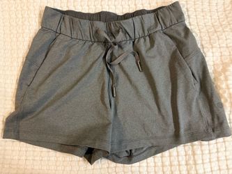 Short lululemon en talla S en Gris