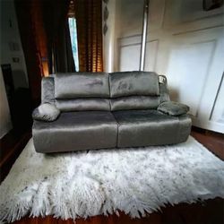 New In Box Ashley Furniture Clonmell Manual Reclining Sofa