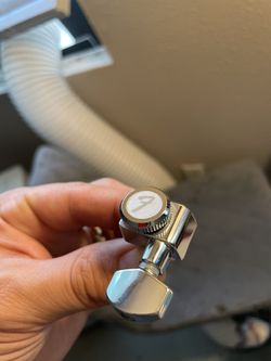 Lock In Fender Tuners