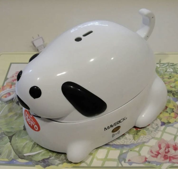 Maverick HC-01 Hero Electric Hot-Dog Steamer, White Hot-dog steamer cooks up 6 hot dogs in less than 9 minutes Auto shut-off and voice chip "barks" wh