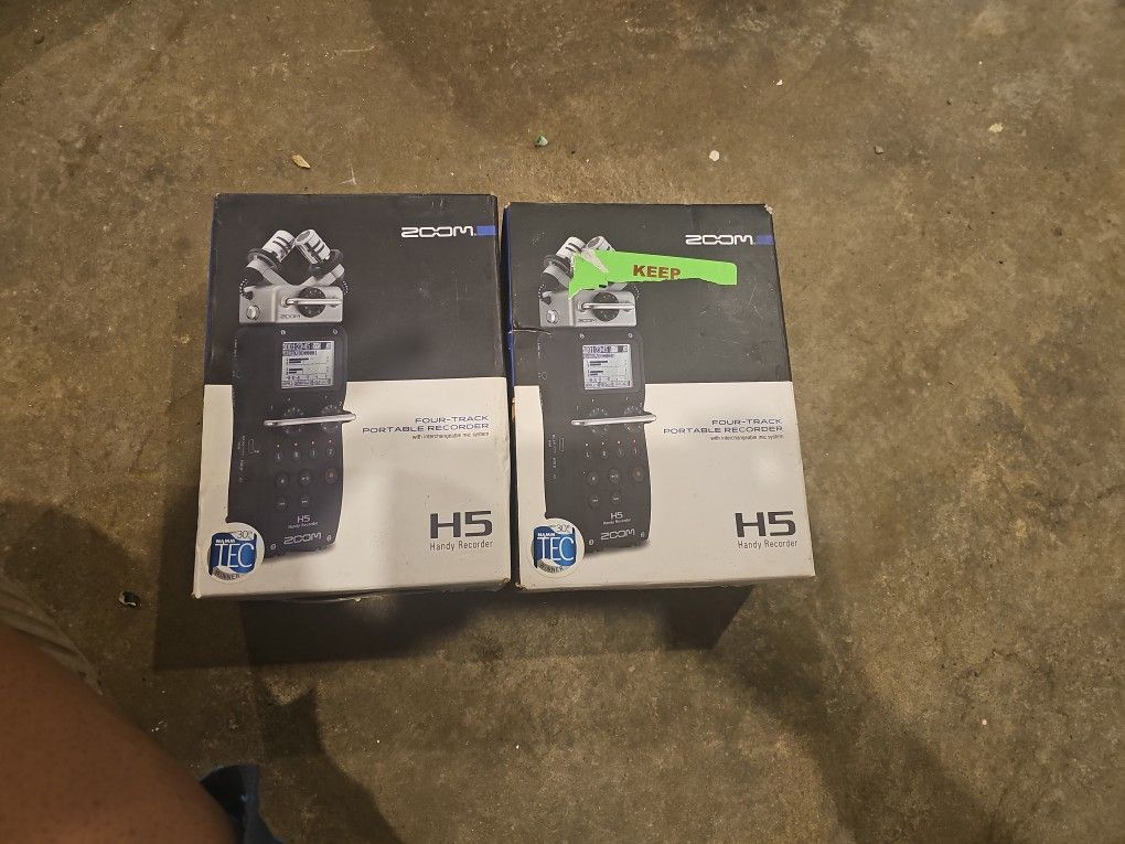 2 H5 Zoom Handy Recorders