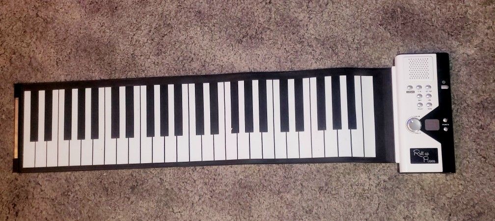 Roll Up Piano Keyboard 49 Keys, 30 Functions Portable Soft In great condition