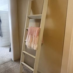 Wood Blanket Ladder 