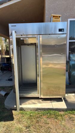 Commercial refrigerator
