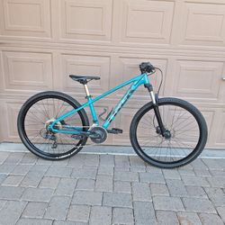 TREK MARLIN 5 MOUNTAIN BIKE 27.5 INCH LIKE NEW ( CHECK MY OTHER BIKES)