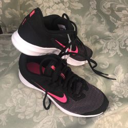 Girls Size 4 Nike Shoes .new .black And Pink $$40 Or Best Reasonable Offer