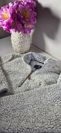 Southern Shirt Company Women's Medium Gray Sherpa Pullover Features a Characteristic 1/4 Zip Design