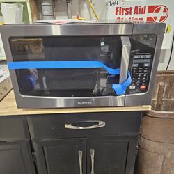 Toshiba countertop microwave oven