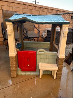 Kids play house