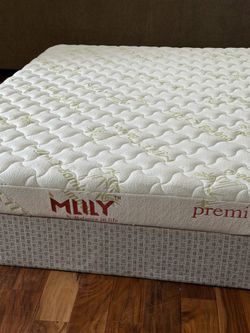 USED QUEEN SIZE MATTRESS ONLY