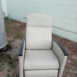Free vinyl recliner