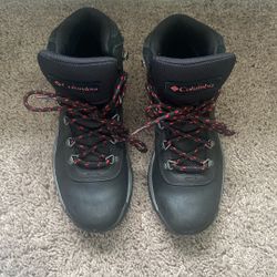 COLUMBIA HIKING BOOTS