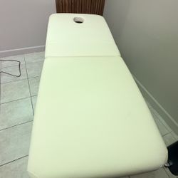 Sturdy Massage Bed- Beige. 