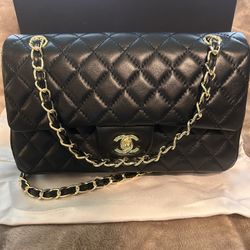 CHANEL Classic Flap Bag