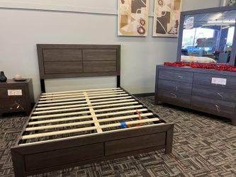 Queen Size Bed, Nightstand, Dresser & Mirror