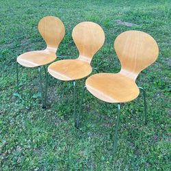 Set Of 3 Tan Mid Century Danish Modern Bentwood Farfalla Chairs With Chrome Legs In Like New Condition