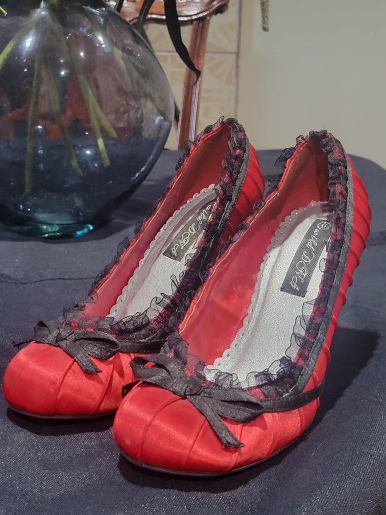 Wild Red lace Heels size 6