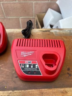 Milwaukee M12 Charger