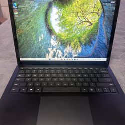 Microsoft Surface Laptop 3 / Core i5 / 8GB RAM / Windows 11 Pro / 13.5” Touchscreen / 256 GB SSD