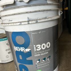 Bote De Pintura Gris 