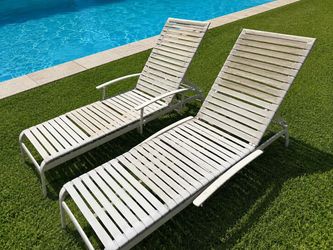 2 Chaise Lounge Sun Chairs