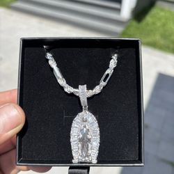 Silver Chain And Pendent 