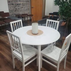 Beautiful 5 PC    White Dining Set With 4 Chairs (New)
