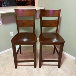 Set of 2 Solid Wood Counter Height Chairs – Very Good Condition