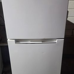 Refrigerador. ( Refrigerator  10 .1 CU. FT.