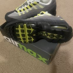 Air Max 95 Neon ( Size 10 )
