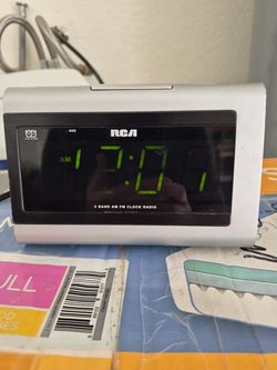 RCA alarm clock and radio, screen works. Video to prove it