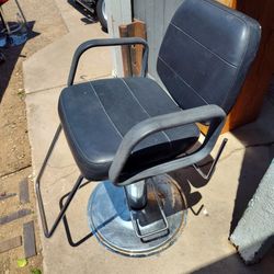 Takara Vintage Barber Chair W/Hydrolic Lift And Tilt