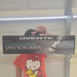 Rechargeable cordless spin scrubber