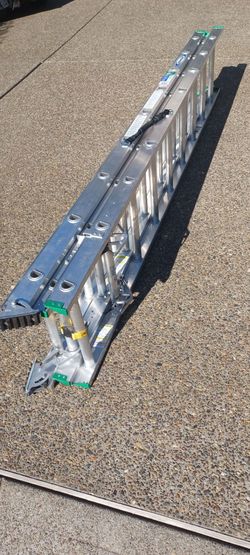 New Warner 27 ft extension ladder three tier 225 lb